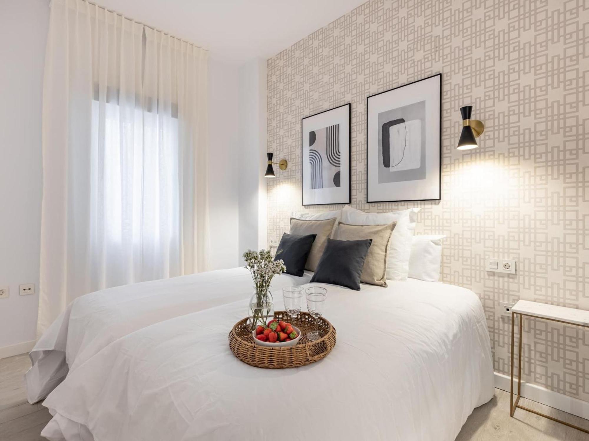 Central Stylish And Elegant 1 & 2 Bedroom Apartments III 그라나다 외부 사진