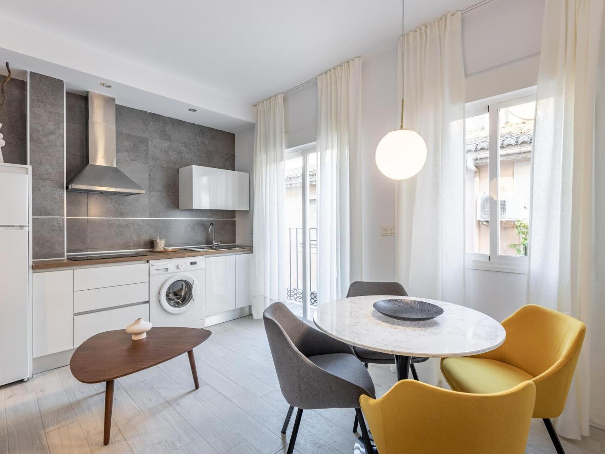 Central Stylish And Elegant 1 & 2 Bedroom Apartments III 그라나다 외부 사진