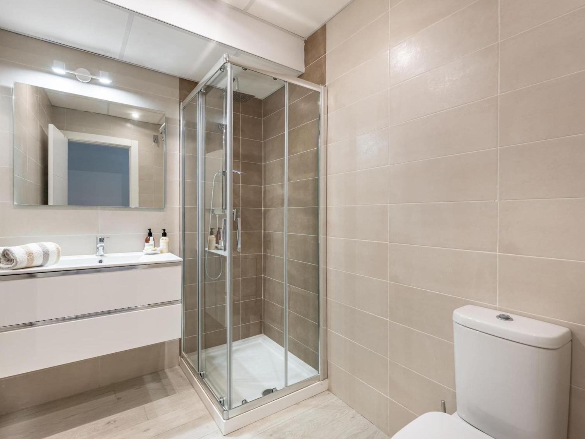 Central Stylish And Elegant 1 & 2 Bedroom Apartments III 그라나다 외부 사진