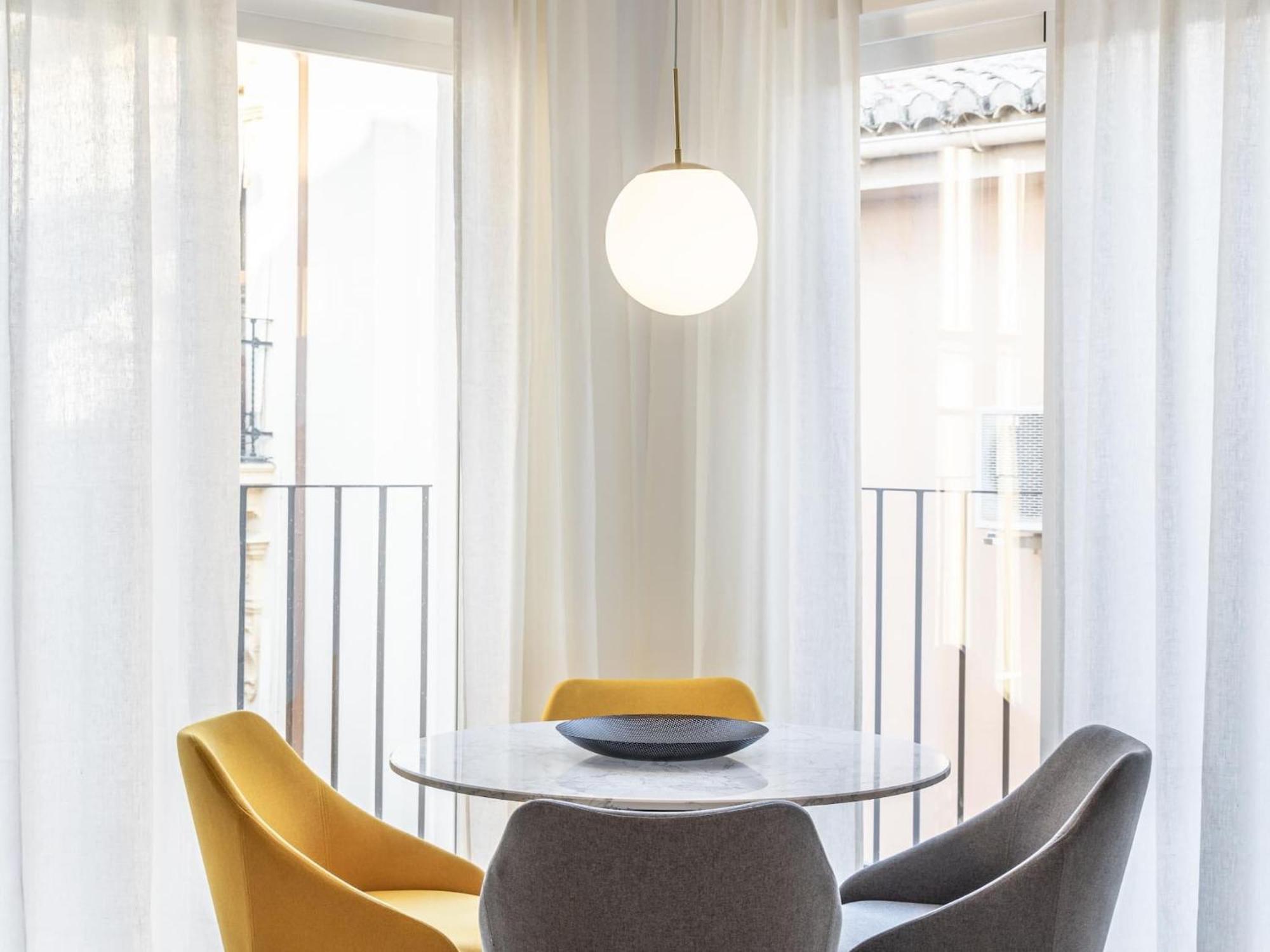 Central Stylish And Elegant 1 & 2 Bedroom Apartments III 그라나다 외부 사진
