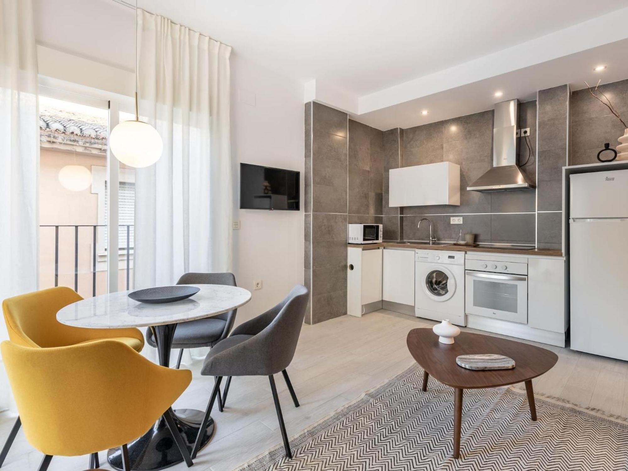 Central Stylish And Elegant 1 & 2 Bedroom Apartments III 그라나다 외부 사진